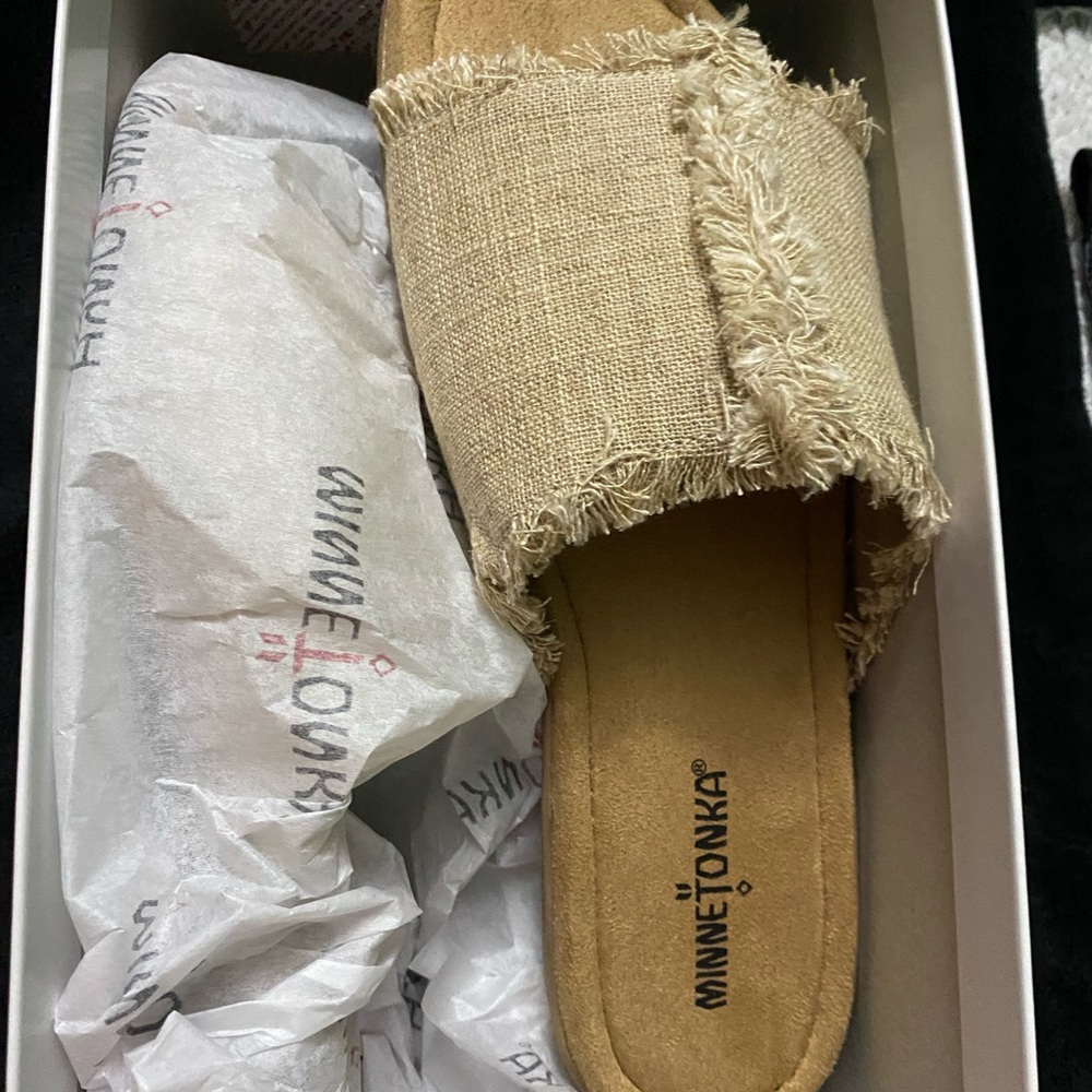 Minnetonka Samara Sandals Size 9W